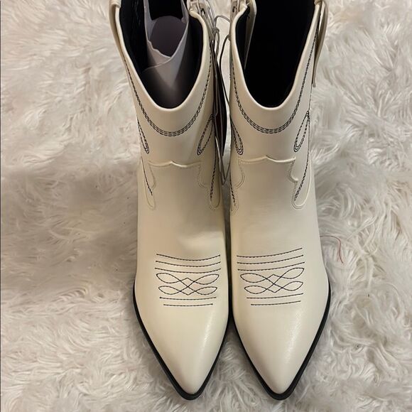 Universal Thread Cream Heeled Western Boots with Decorative Stitching - Picture 9 of 9
